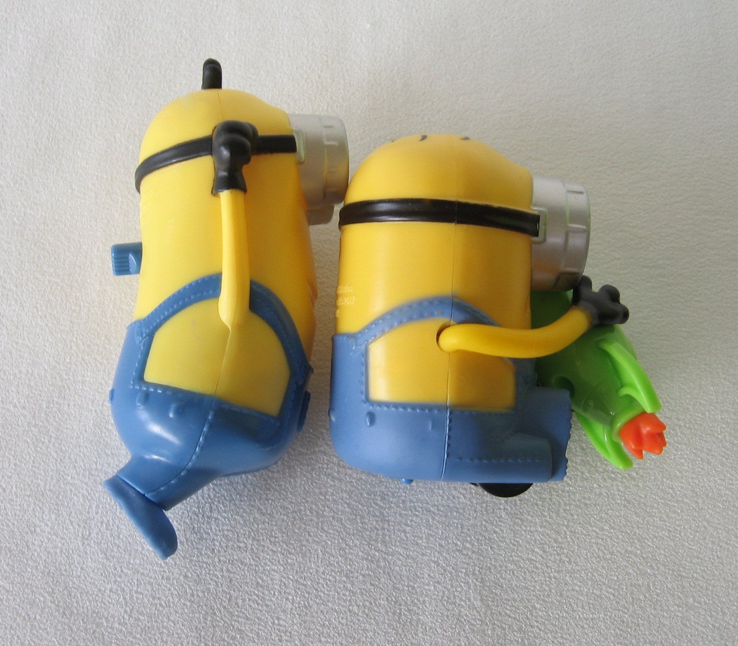 2 Universal Studios Toys Despicable Me 3 Kevin Pass The Minion & Rocket ...