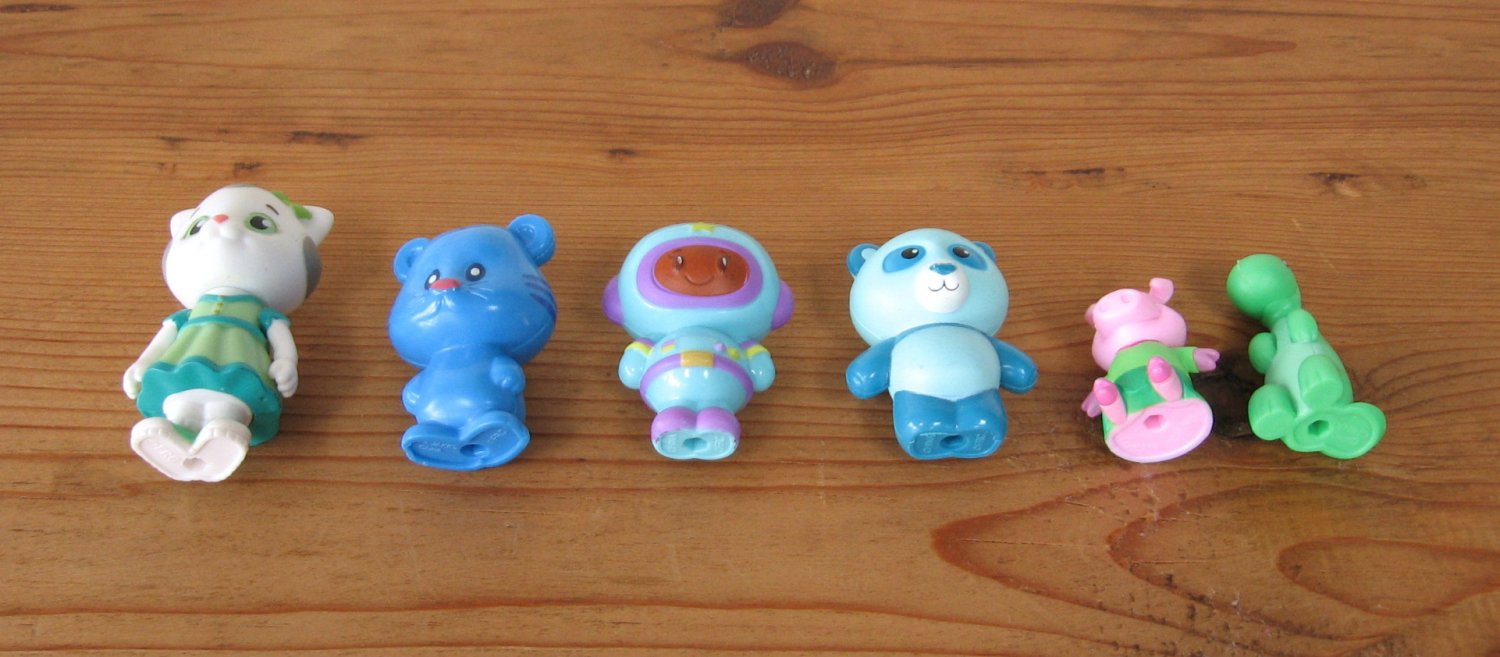 daniel tiger family figure set