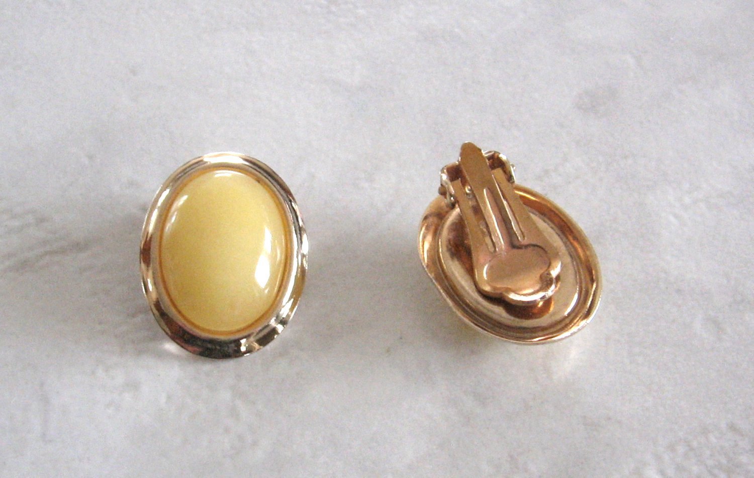 Yellow Oval Stone Cabochon Clip On Earrings 1970's Vintage Jewelry