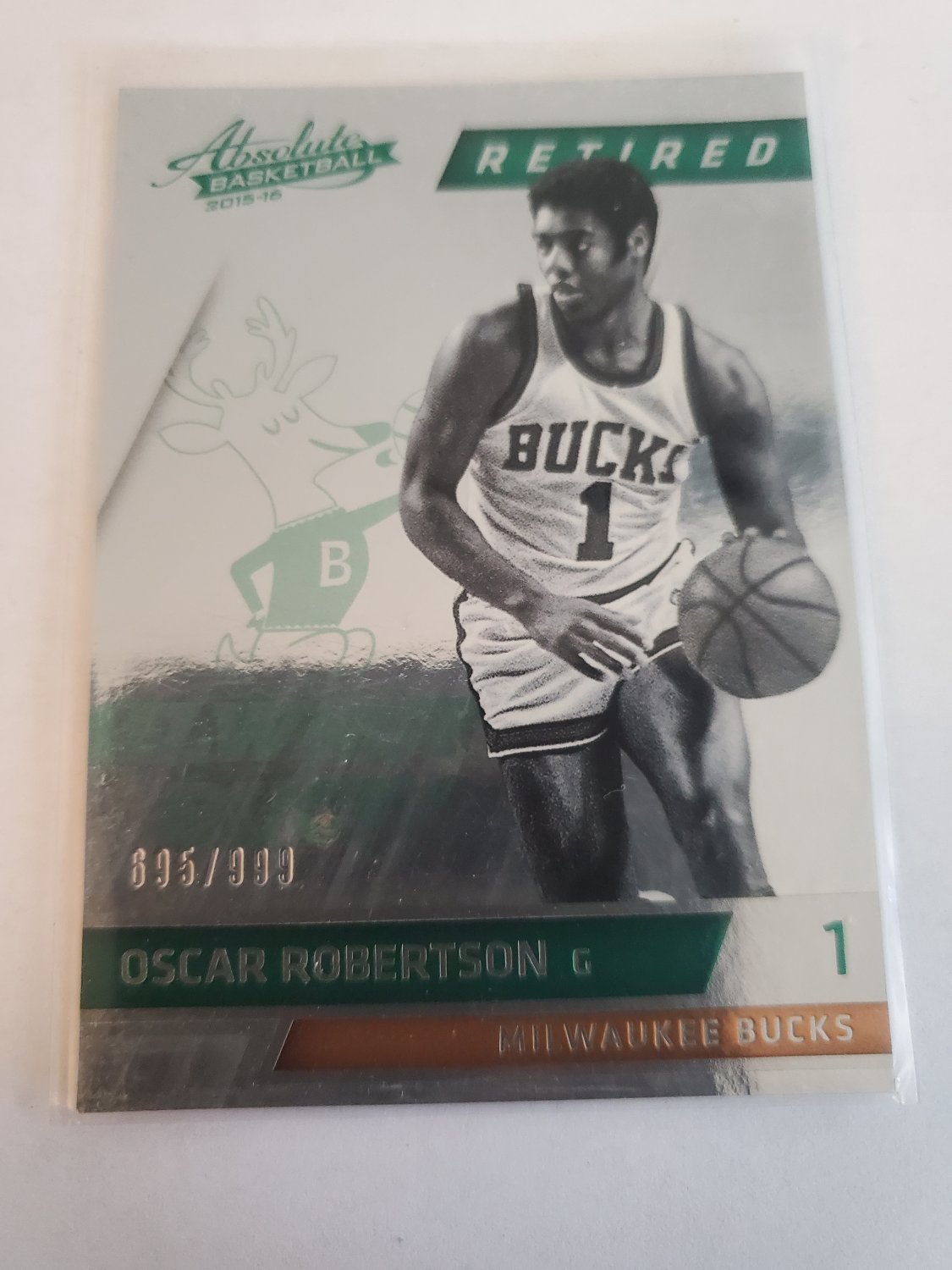 Oscar Robertson 2015 16 Absolute Legends SN 695 999 Base Card