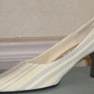 Pin-striped pumps
