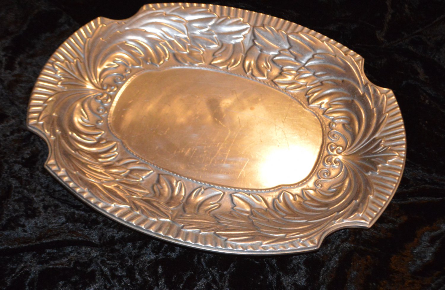 Large Wilton Pewter Hammered Platter Leaf Design Silver Shine