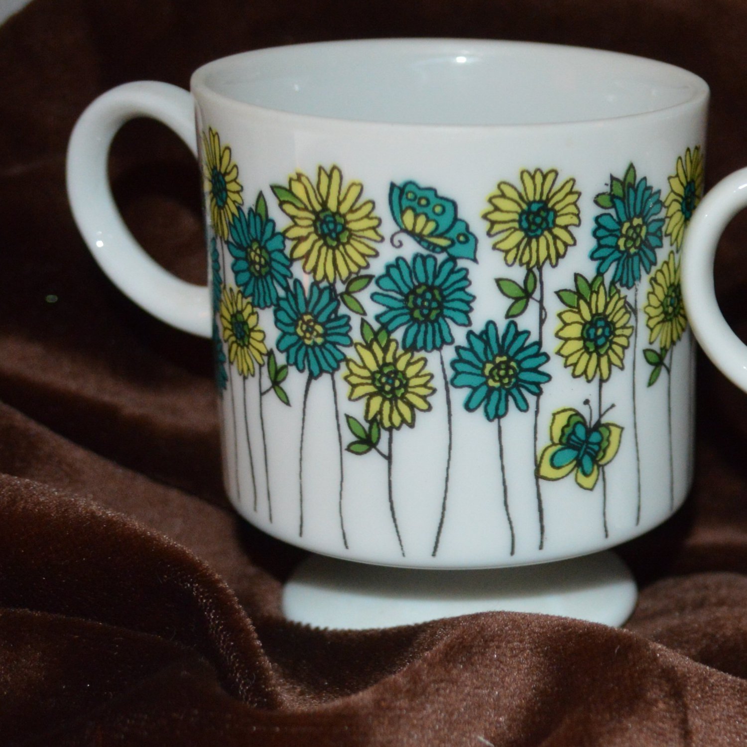 4 Small Delicate Porcelain Teacup Mug Pedestal Cup Yellow & Teal Daisies & Butte
