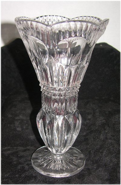 Beveled Crystal Vase  & Bubble Circle design Petal edges