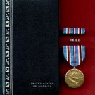 WWII American Campaign medal in case with rb and lapel pin