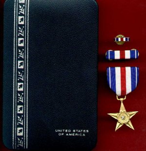 Current Issue Genuine US Silver Star medal in case with ribbon bar and lapel pin