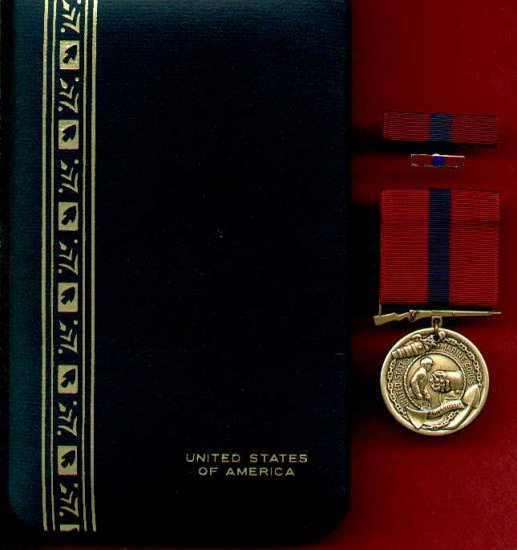 Marine Corps USMC Good Conduct medal in case with ribbon bar and lapel pin
