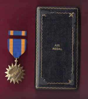 Air medal showing eagle and lightning bolts in WWII Case with ribbon ...