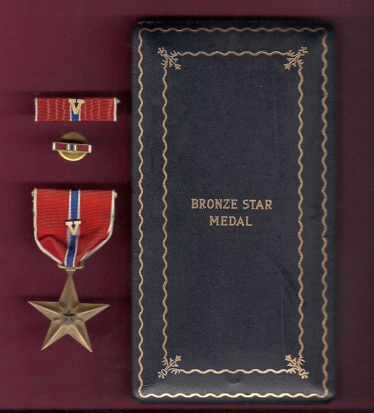 WWII Bronze Star medal with V device for Valor in case with ribbon bar