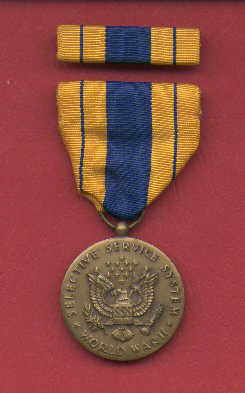 WWII Selective Service medal in case with ribbon bar and lapel pin