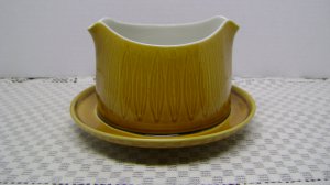 FRANCISCAN DISCOVERY TOPAZ ATTACHED GRAVY BOWL