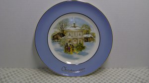 Avon Christmas Plate Series Fifth Edition "Carollers in the Snow" 1977 Wedgewood