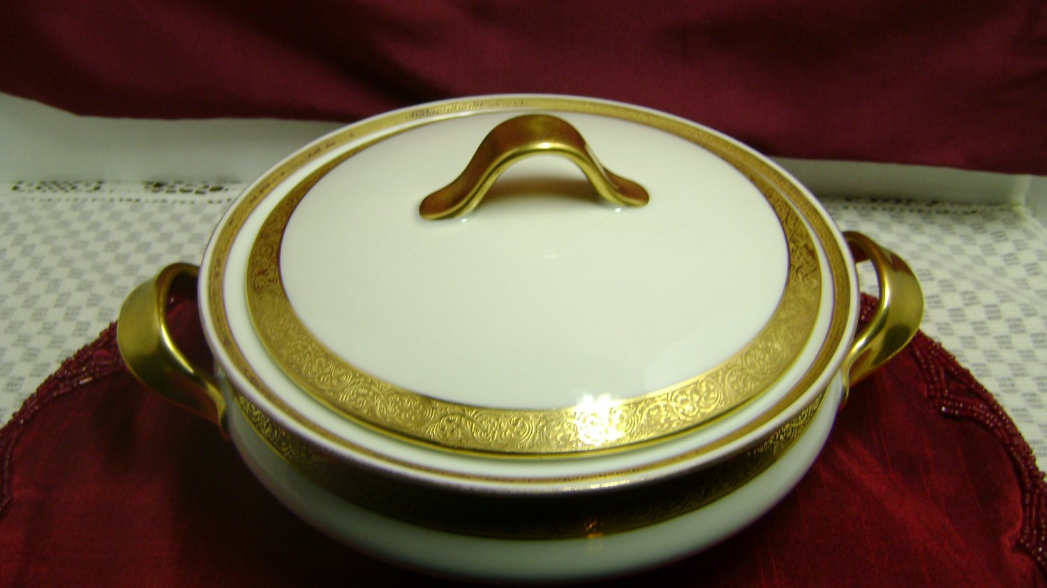 HAVILAND Limoges china Schleiger 623 Gold Encrusted pattern Vegetable Covered Bowl