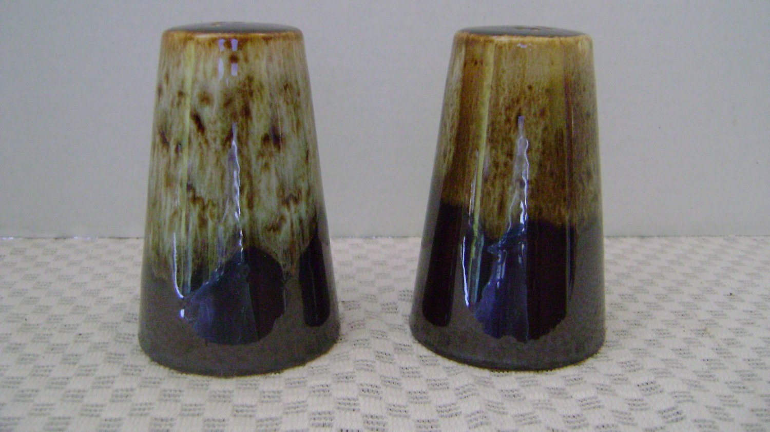 VINTAGE BROWN DRIP USA POTTERY TALL SALT & PEPPER SHAKERS