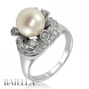 9 mm Cultured Pearl & White G-H/VVS2-VS1 Round Diamonds Engagement Ring 18k Gold