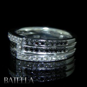 Women .52 Ct Black White E-F VS1 Round Diamonds Anniversary Band Ring 18k W Gold
