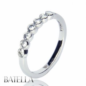 0.37 Ct E-F VVS1,2 Diamond Wedding Bezel Setting Band Ring 18k White Gold. Lady