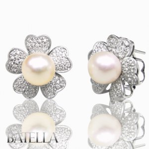 3.82 Ct Cultured Pearl & G-H/VS1-VS2 Round Cut Diamonds Earrings 18k White Gold