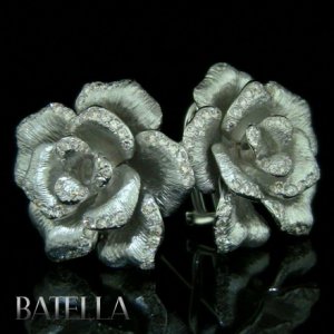 0.89 Ct G-H VVS2 VS1 Round Cut Diamond Pave Flower Earrings 18k White Gold.Omega