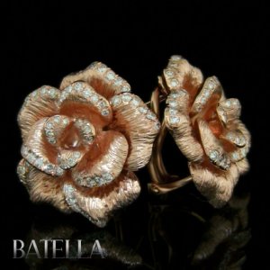0.89 Ct G-H VVS2 VS1 Round Cut Diamond Pave Flower Earrings 18k Pink Gold. Omega