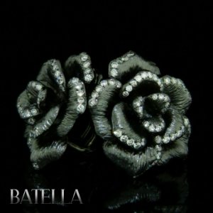 0.89 Ct G-H VVS2 VS1 Round Diamonds Pave Flower Earrings 18k Black Gold. Omega