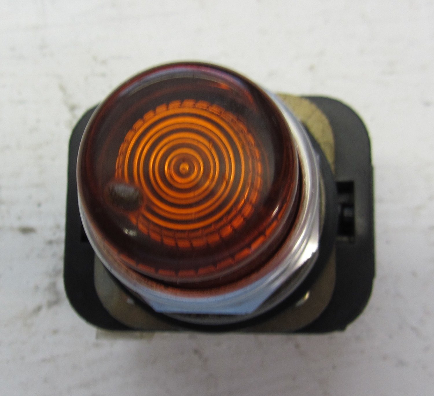 Allen Bradley 800T-PT16 Push Button Pilot Light Orange Amber 120 VAC 800TPT16