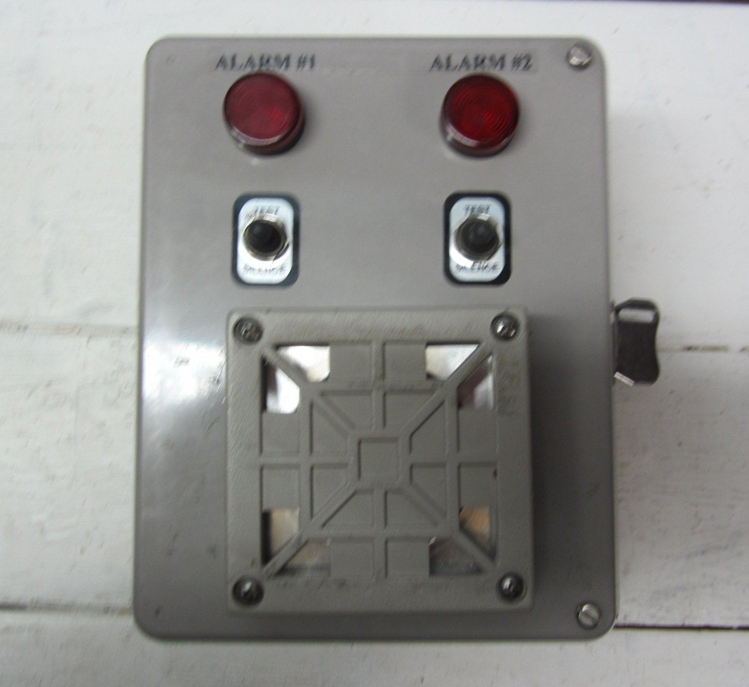 Hersey Hi-Low Alarm Box Model 60037G039 2-station Alarm 707964