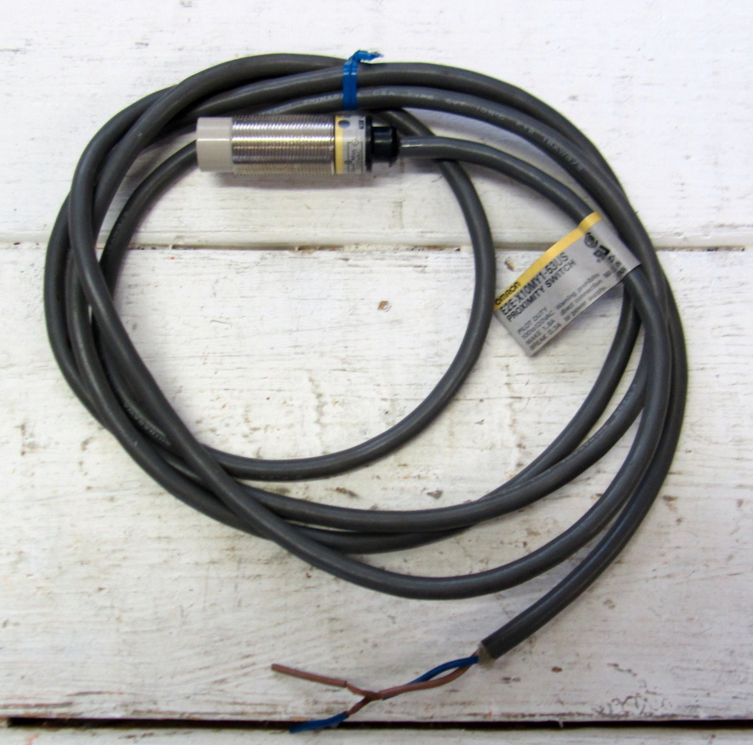 Omron E2E-X10MY1-53US Proximity Switch Sensor Pilot Duty 100 to 120 VAC  E2EX10MY153US New