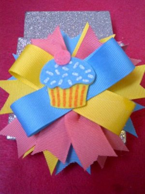 Cupcake stacked bow