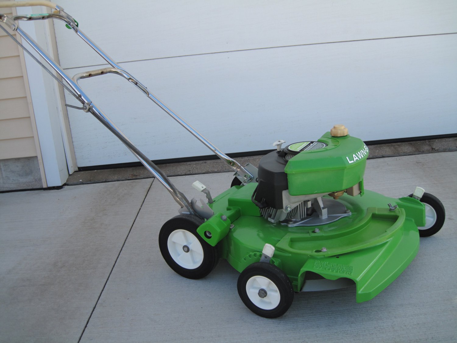 LawnBoy 8310 21" Self Propel Lawn Mower OMC F Engine 8080