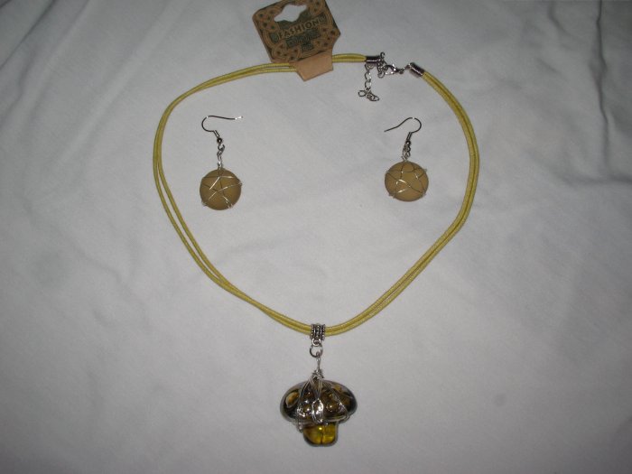 Set of Necklace + Earrings