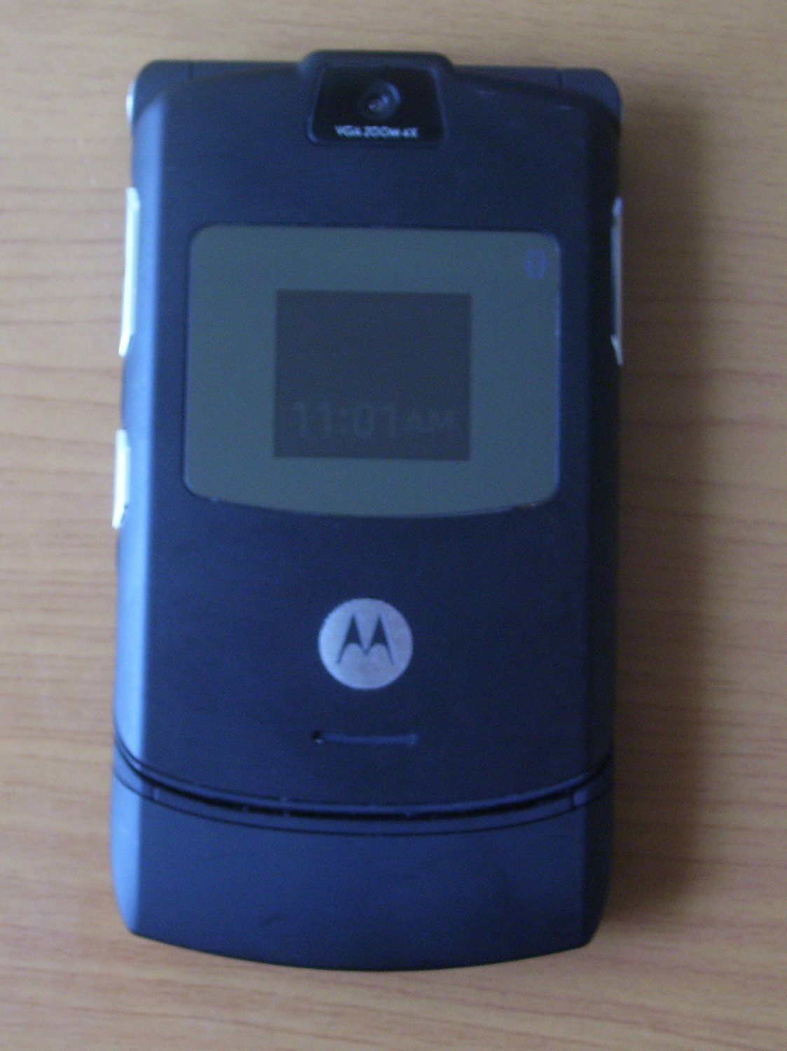 Motorola v3 не заряжается