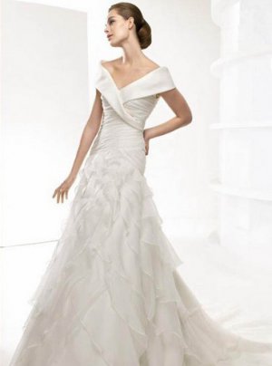 Hot sale elegant designer A-line off shoulder wedding dress S0012