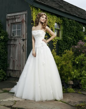 A-line crystal appliques beaded organza wedding dress S0025