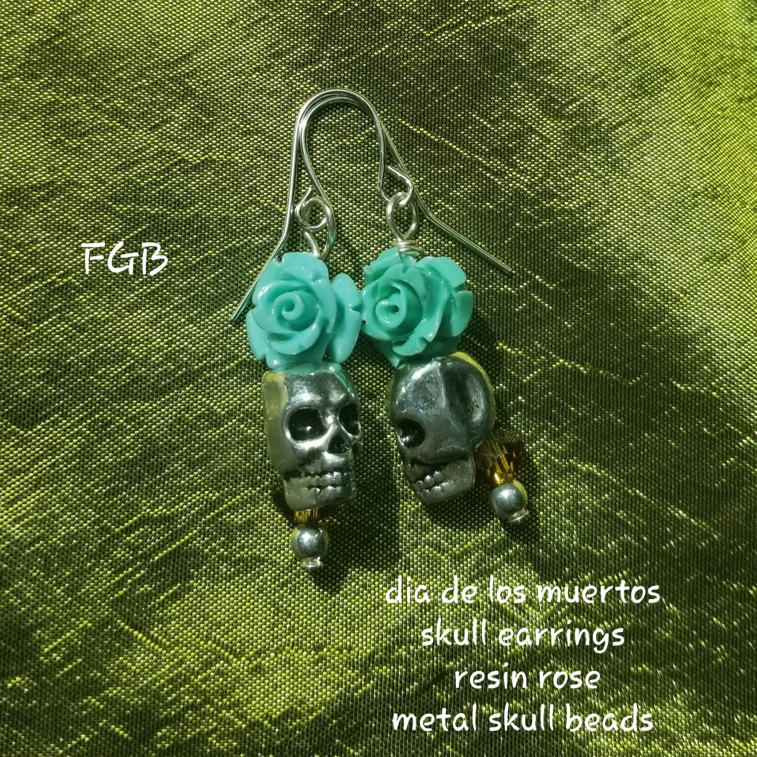 Skull earrings mint green