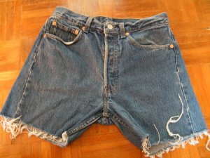 !!!FREE SHIPPING!!! LEVI'S 501 cut off jean 29x3 inch.