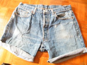 !!!FREE SHIPPING!!! LEVI'S 501cut off jean 32x3 inch.