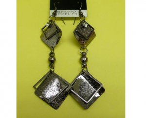 Fashion dangle earrings