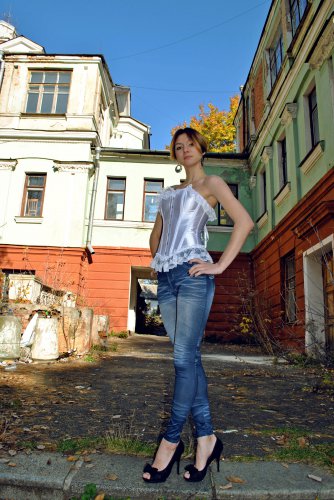 HONEY LEMON - Fancy White Flounced Corset M