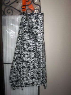 Multi Use Change Your Look Nursing Cover: Black and White