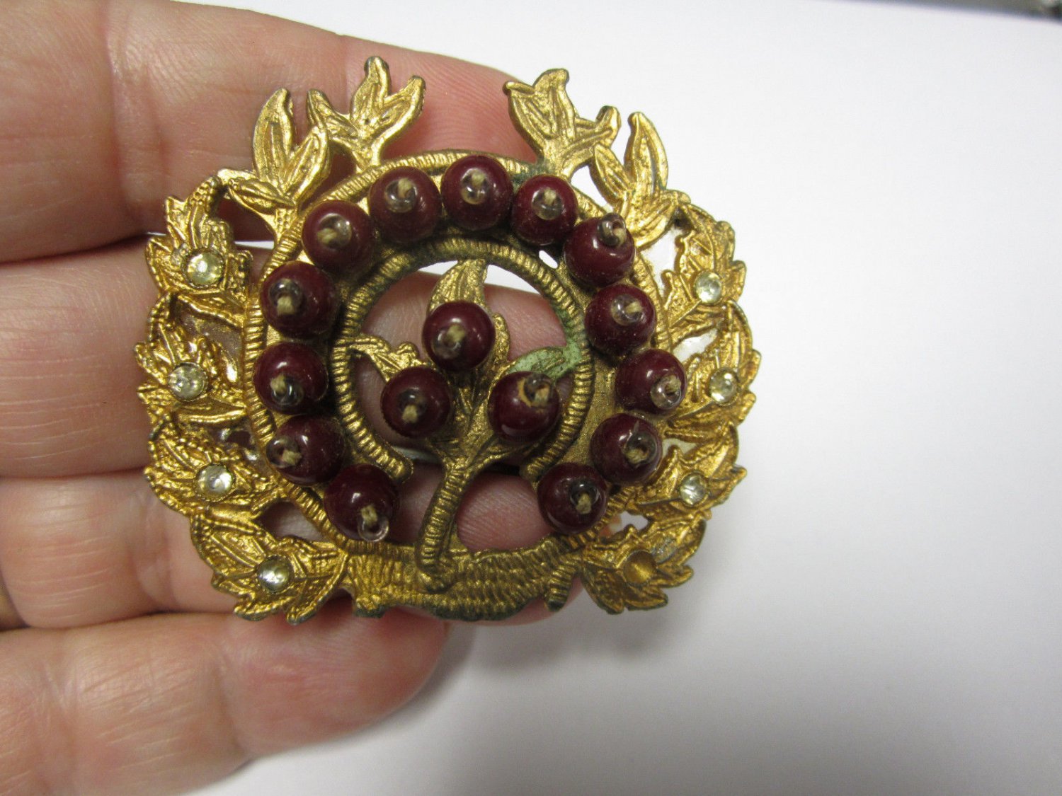 Vintage pin brooch laural leaf gold tone with brownish beads very different