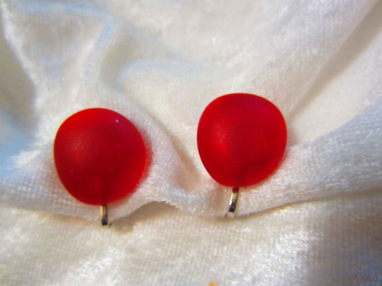 Vintage red oval plastic earring clipon divine 1960's reminds me of a lollypop