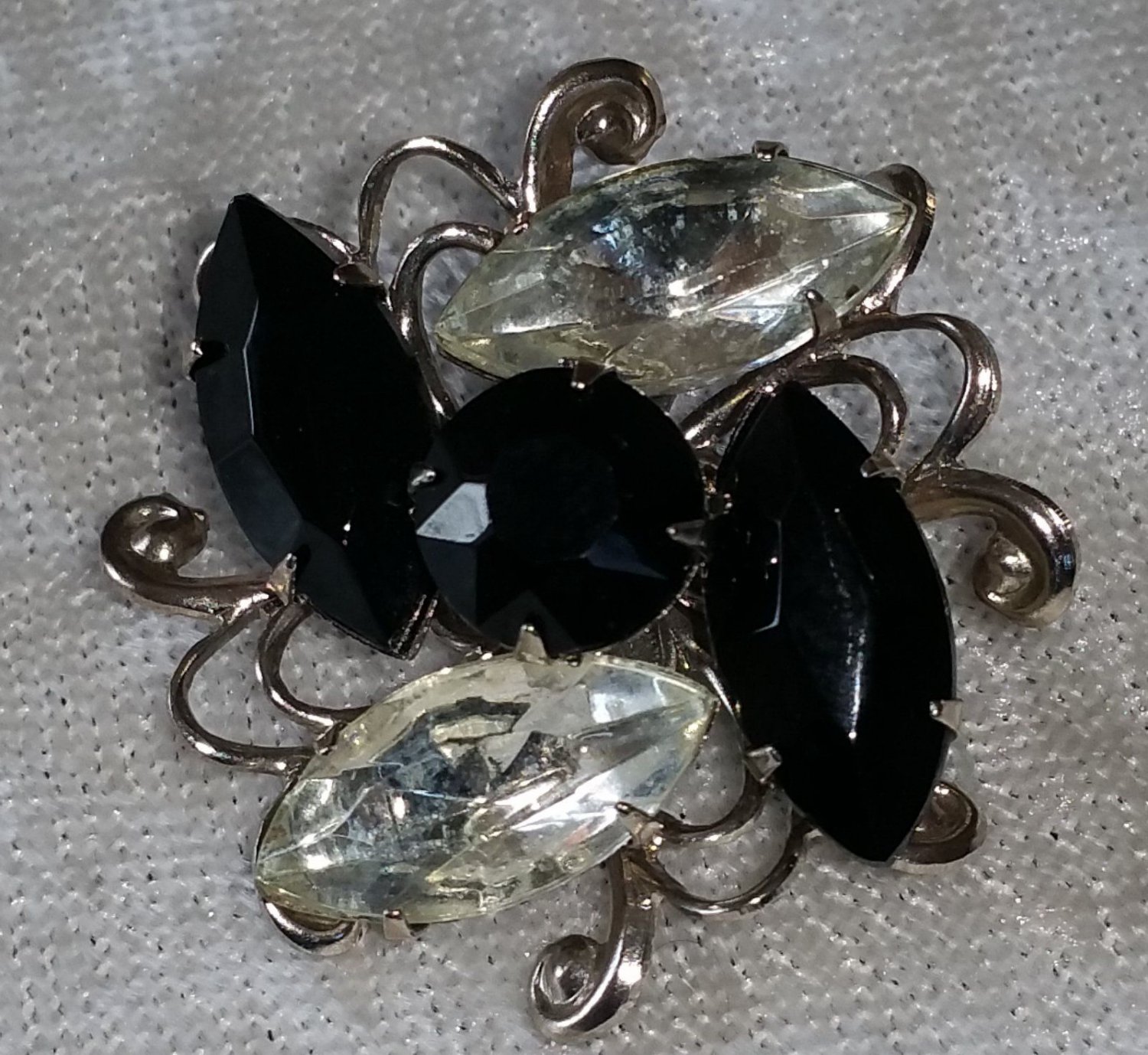 New silver tone pin brooch nice scatter type pin from the 80s