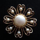 Vintage gold tone flower faux pearl pin brooch stunning