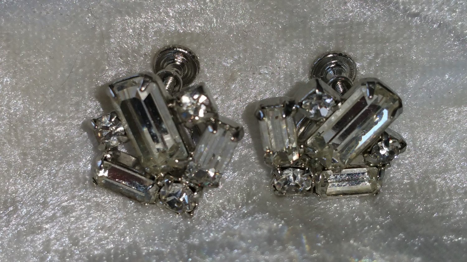 vintage silver tone clear rhinestones screw back earrings   classy