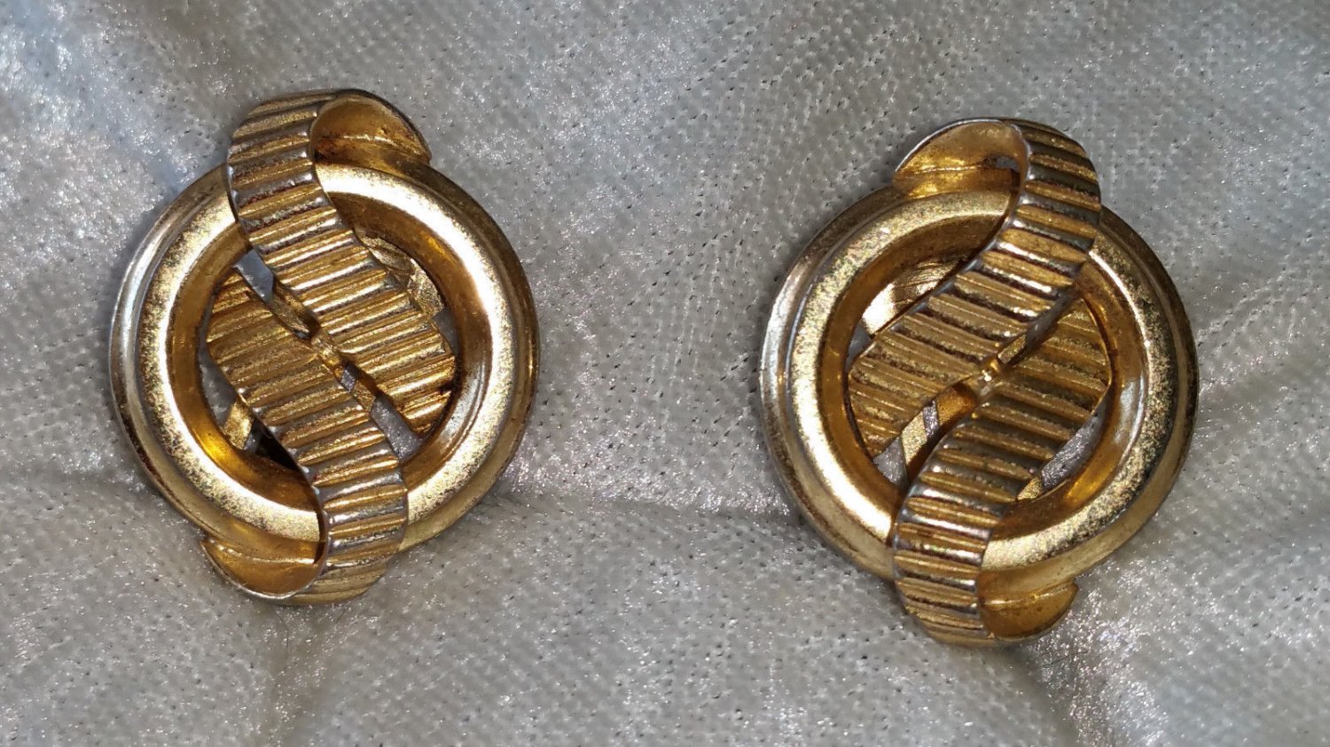 signed crown Trifari ribbon earrings elegant vintage gold tone timeless ribbed