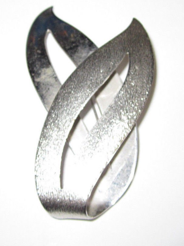 Signed Sarah Coventry flame pin brooch vintage but chic timeless
