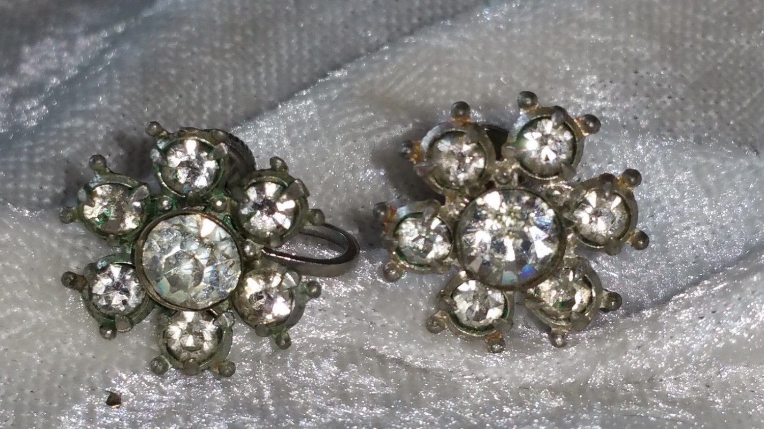 Signed early Nemo flower clear rhinestone earrings vintage petiete button