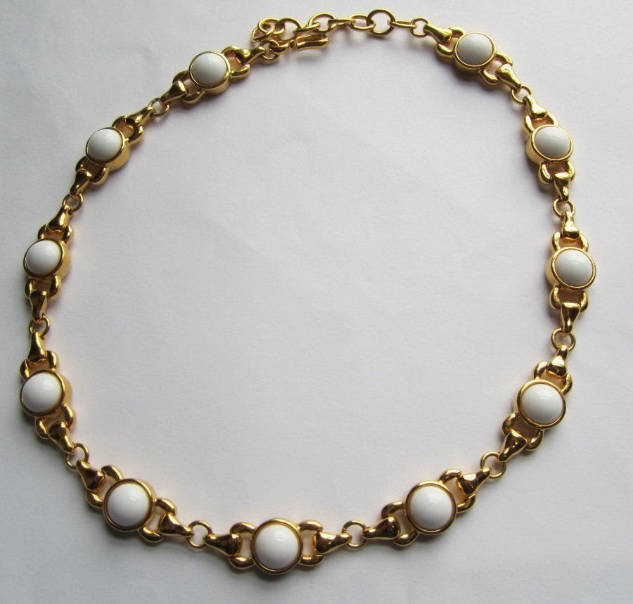 Signed Gold tone and white Lucite Monet 17" vintage necklace what a mater piece