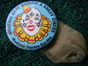 VINT ANTQ RINGLING BROS CIRCUS PINBACK W/ CLOWN  NY